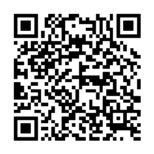留意到至少有十多个陌生面孔以他为中心的散在外围二维码生成