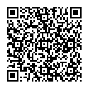 略带淫邪的目光从云知秋饱满的胸脯上挪到了云知秋那端庄中带着妩媚的俏丽笑吟吟脸蛋上二维码生成