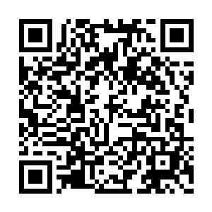 疯狂而出的霹雳如连珠炮一般狂轰向冲来的巨龙二维码生成