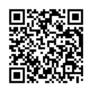 疯马从房间内的柜子里找到了一个背包二维码生成