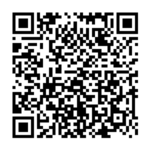 疼痛和劈头盖脸的冲击让有些人已经慌乱得手里拿着什么都顾不上了二维码生成