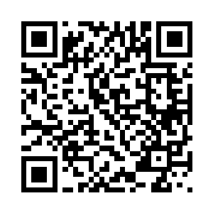 瘦子下意识地顺着他说的位置按去二维码生成