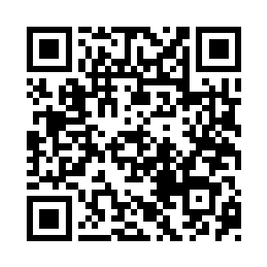 瘸着腿从后面一把抱住秋语千的腰不让她走二维码生成