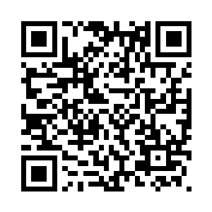 白小飞一把抓住了小惠背上的光翼二维码生成