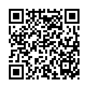 白瞳儿捧了一捧水往自己的脸上洗了起来二维码生成