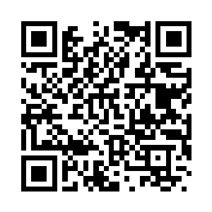 白色的梨花的落瓣不时从她的眼前二维码生成