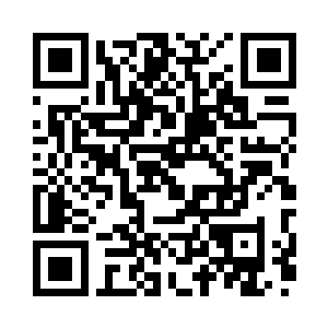 白色的纸张上凝现出密密麻麻的黑金色字体二维码生成