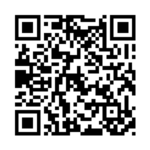 白衣少女身旁座椅上的壮硕男子轻声恭敬问道二维码生成