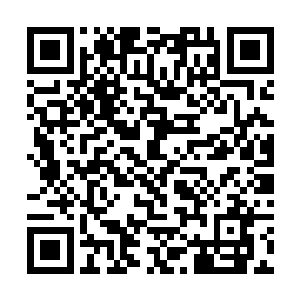 百姓们自发地提起打扫工具和一桶桶的清水走上街头二维码生成