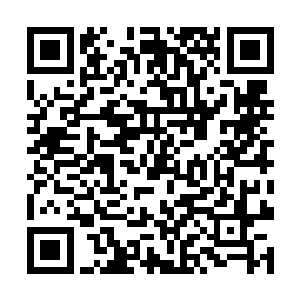 百里路压在他肩膀上的身体就被他硬生生的顶了起来二维码生成