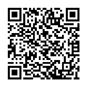 的一下就将易鹏飞手中的手枪抢到了自己的手中二维码生成