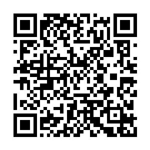 皇甫端容冷冷看着站在自己跟前低头不语的女儿二维码生成