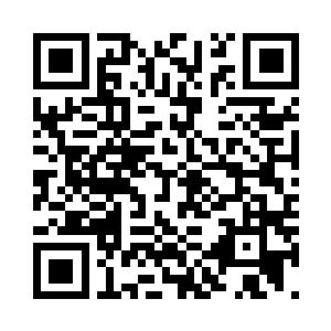 皮鞭上的锋利的尖刺划破了他的铠甲二维码生成