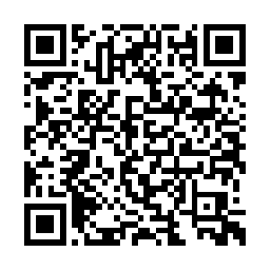 监控室的人没有第一时间发现这三辆重型装载机二维码生成