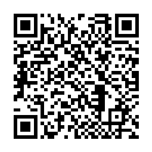 目光不时在皇甫君媃脸上扫过的刘翰皱着眉头点了点头二维码生成