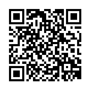 目光不由自主地聚焦到了此人的袖子上二维码生成