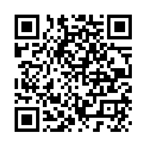 目光之中蕴着的是仿佛陌生人一般的审慎二维码生成