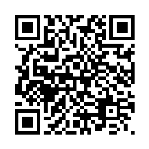 目光便落在了眼前铺面草药的桌上了二维码生成