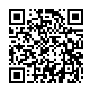 目光带着戏谑得意地看着前面的两位男子二维码生成