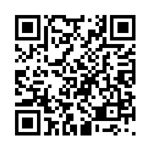 目光温暖柔和地望着站着山巅石台上的梓箐二维码生成