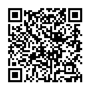 目光牢牢被唐天身上那具华丽精美异常的白银具装吸引二维码生成