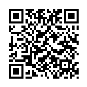 直到巴克在四人一侧的一个篝火堆旁边坐下来二维码生成