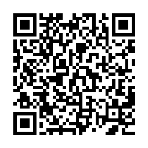 直到走到车场我看左右都没什么外人了才用力的甩开他的胳膊二维码生成