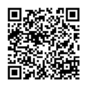 直子此时已经换上了黑寡妇的一身紧身黑皮衣打扮二维码生成