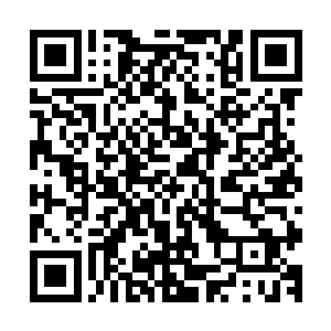 直接将那个偷袭者给劈飞了……狠狠地撞击在会议厅的墙壁上二维码生成