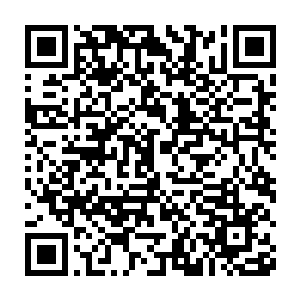 直接就这么往自己的火锅边上一站伸出了筷子就开始捞肉往嘴里放二维码生成