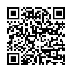 直接掏出了之前从铁笔真人手上所得到的二维码生成