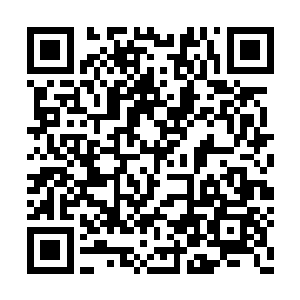 看上去就仿佛是三座散发出万丈光芒的熊熊烈日二维码生成