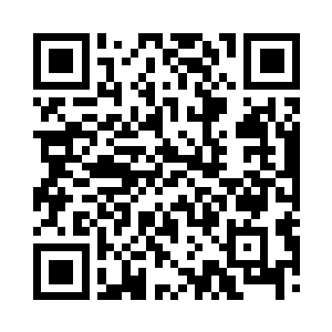 看上去很容易被人当成是前面两人的长辈二维码生成