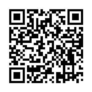 看了一眼趴在青石台阶上穿着西装的人二维码生成
