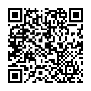 看到一个五大三粗的虬髯大汉一屁股坐在了自己刚刚坐过二维码生成