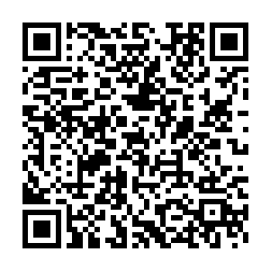 看到一个年龄比于明还小的人冲进来就揪着于明的耳朵训斥了于明一顿二维码生成