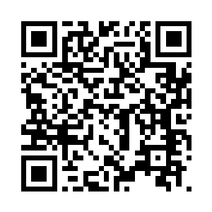看到一个穿着盔甲的年轻男人站在了门口二维码生成