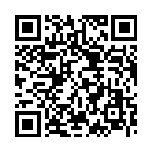 看到一位紫眉男子正冷冷的盯着他二维码生成