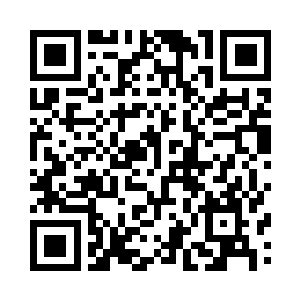 看到一名天启组织的觉醒者单膝跪地二维码生成