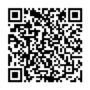 看到了孙爱媛那抱着包袱的样子・・・・他连忙回头二维码生成