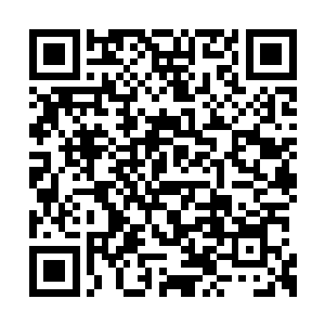 看到外面是一个给人感觉很冷的陌生的俏丽女生二维码生成