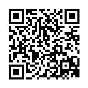 看到安娜满面春风地领着两个生面孔走来二维码生成