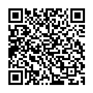 看到正厅中主位香案上规规矩矩供奉着的几个张姓的香火牌位二维码生成