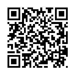 看到谢一鸣正端着一盘菜摆在餐桌上面二维码生成