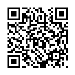 看到闻人牧月正躺在廊檐下的躺椅上看书二维码生成