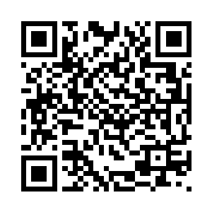 看向了她靠在浴室门上的模糊身影二维码生成