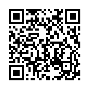 看向悬在大门顶上的那个幽蓝色的小钟之上二维码生成