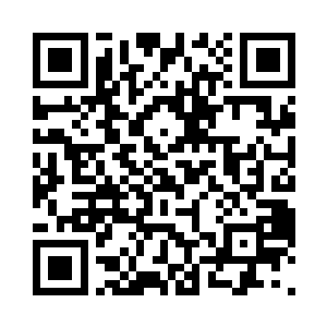 看向磨砂玻璃门外隐约可见的模糊身影二维码生成