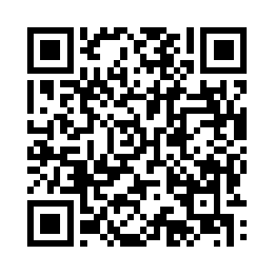 看样子她原本是打算到这里来歇息的二维码生成