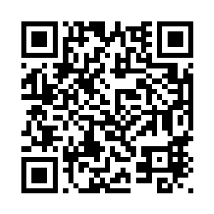 看着一边墙壁上凌予夫妇的结婚照二维码生成